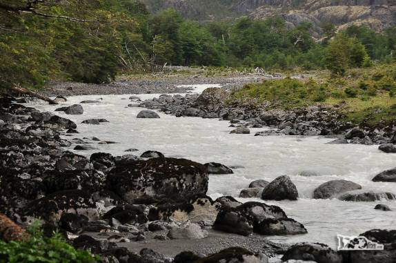 O rio Mosco, na trilha que leva ao glaciar de mesmo nome, região de Villa O'Higgins, no sul do Chile
